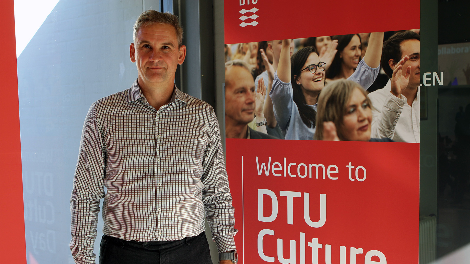 DTU prioriterer at oplyse medarbejdere om cyber- og informationssikkerhed, lige fra de starter. Senest med et oplæg på Culture Day, DTU’s obligatoriske introduktionsdag for nye medarbejdere,&lt;br&gt;ved cyber- og informationssikkerhedchef Anders Fosgerau.  